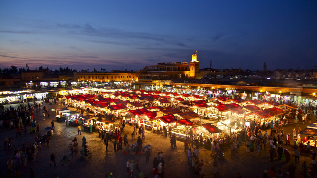 السوق المغربى ليلاً