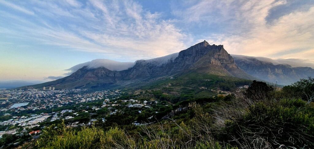جبل الطاولة (Table Mountain)