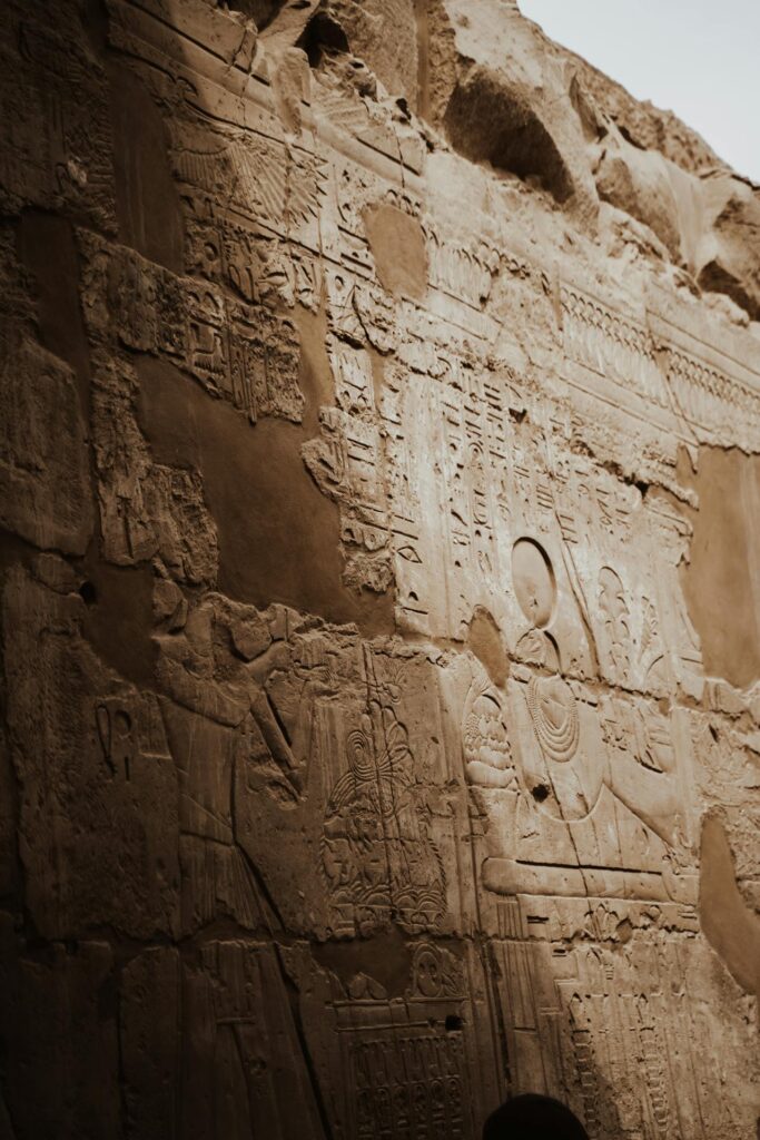 🏛️ الفصل الأول: "الأهرامات مش مجرد قبور"
